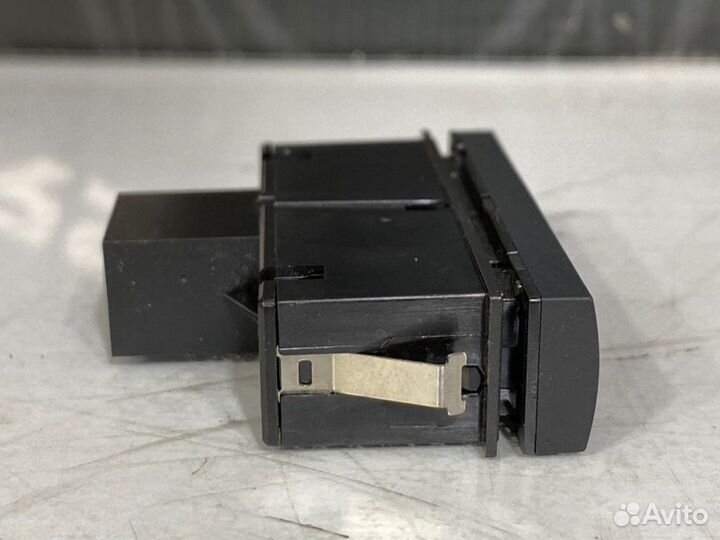 Кнопка аварийной остановки Audi A6 C6 BDW 2005