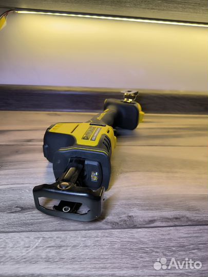 Сабельная пила dewalt DCS 369 в кейсе