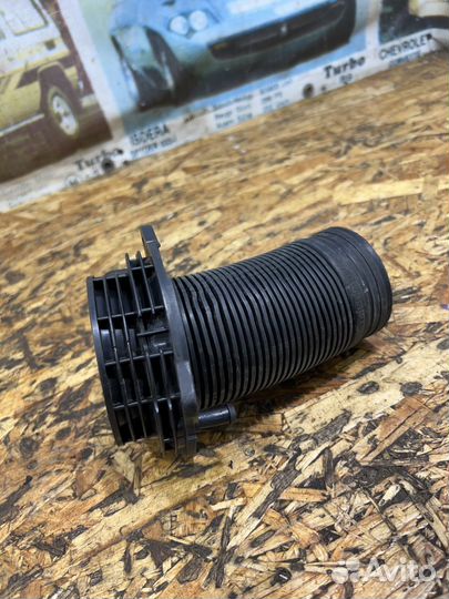 Патрубок воздушный Фольксваген Пассат B6