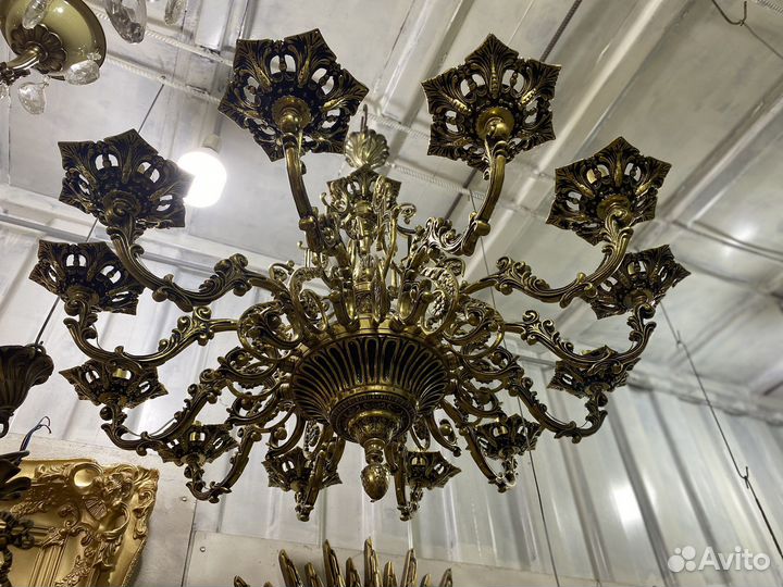 Большая люстра