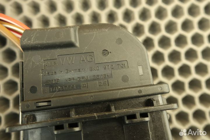 Разъем VAG 8K0972701