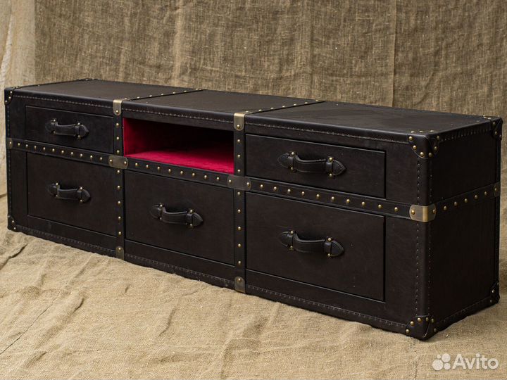 Тв-тумба с кожаной обивкой