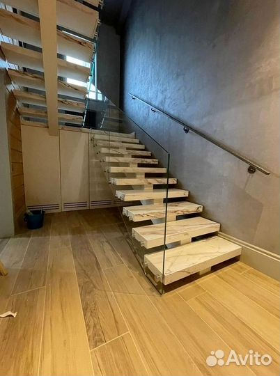 Лестница на металлокаркасе / изготовление лестниц