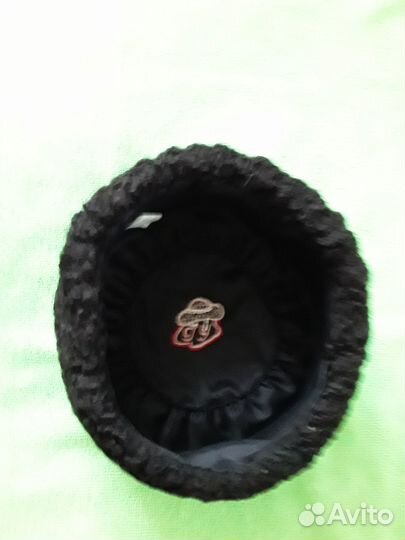 Шапка женская из каракуля черного