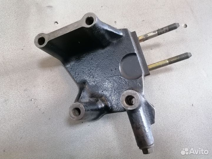 Кронштейн двигателя правый для Mitsubishi Carisma