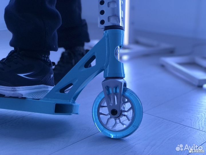 Самокат Ethnos трюковой с розовыми грипсами vbgd11