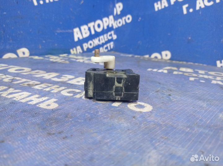 Моторчик заслонок отопителя Audi A8 седан ABZ 1996