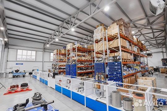 Работник склада запчастей