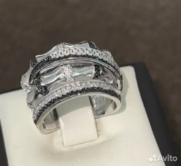 Золотое кольцо с бриллиантами