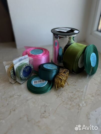 Атласные и декоративные ленты для рукоделия