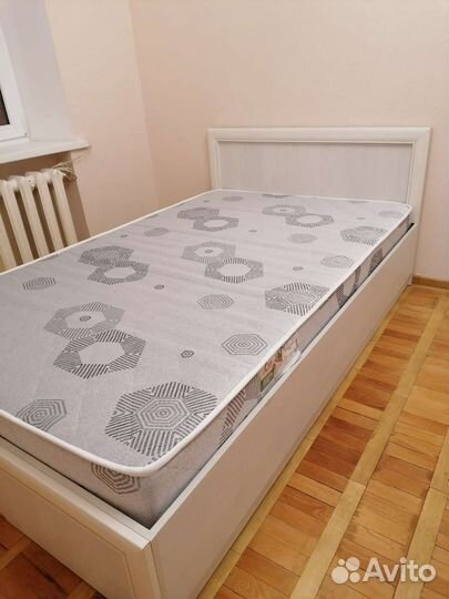 Кровать с матрасом 120х200