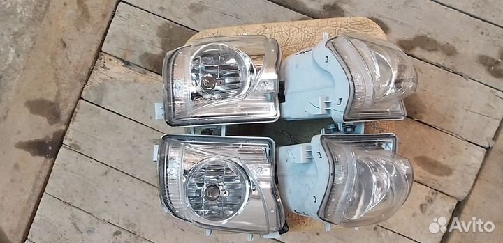 Туманка Lexus is 250