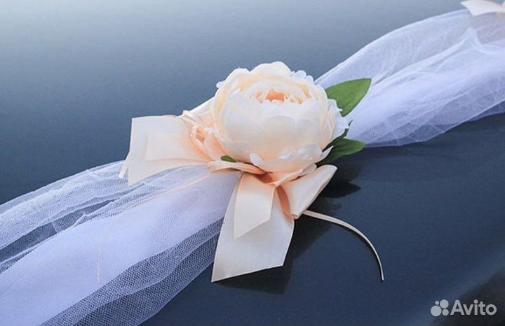 Свадебное украшение на машину