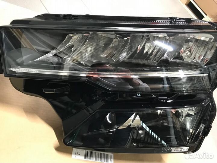 Фара диодная Шкода Карок 57B941009