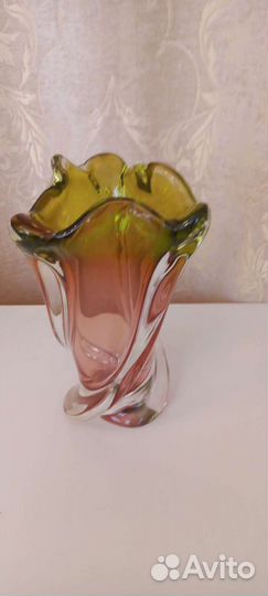 Цветное стекло 3 вазы разные