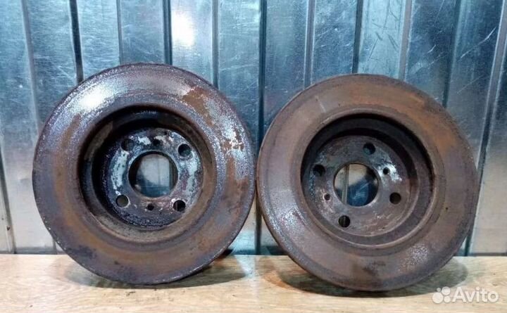 Диск тормозной передний Toyota Corolla E110