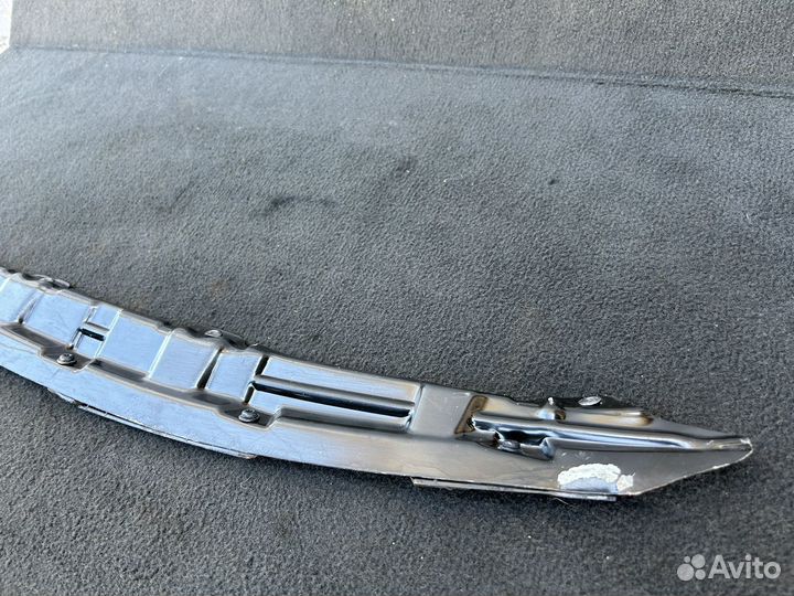 Кронштейн решетки радиатора Skoda Octavia A5