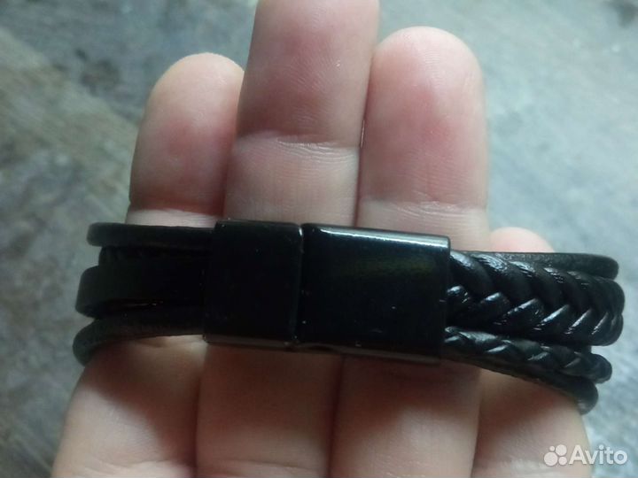 Кожаный браслет
