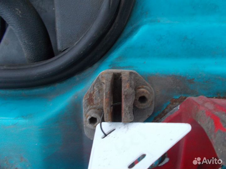 Крепление ограничитель двери левый