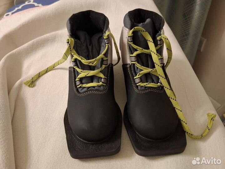 Лыжные ботинки