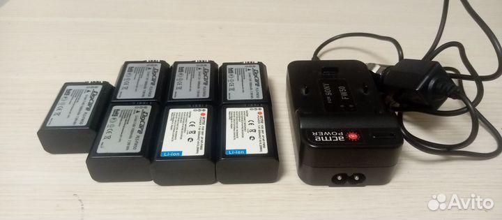 Зарядное устройство np-fw50 + батарейки
