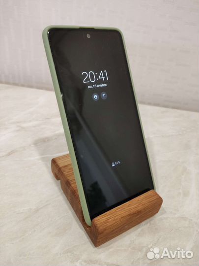 Подставка для телефона из дерева