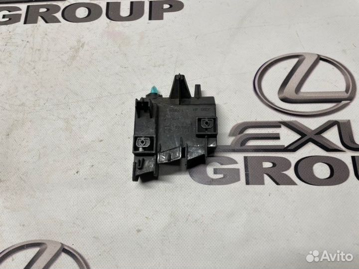 Кронштейн бампера прав. зад. Toyota Land Cruiser P