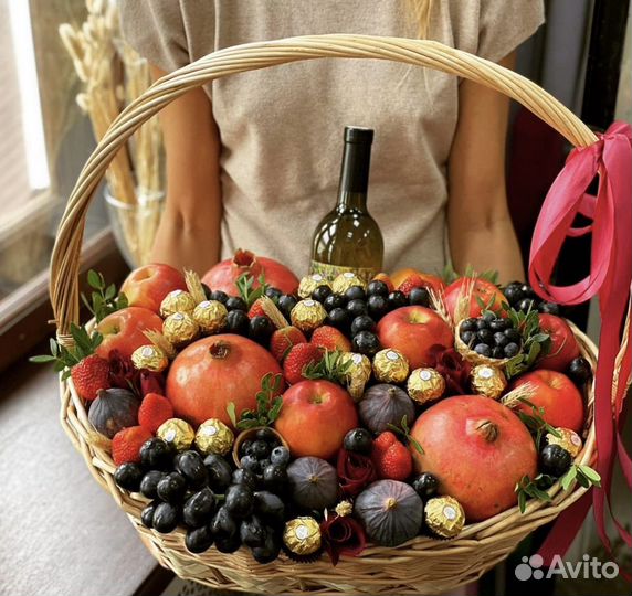 Фруктовая корзина, клубничный букет