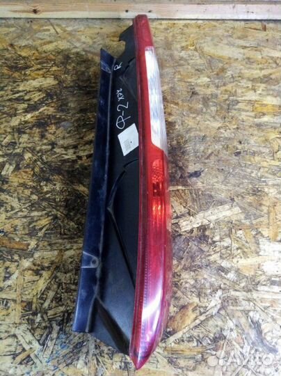 Фонарь заднего хода задний правый Ford Focus 2