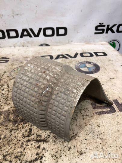 Тепловой экран привода Volkswagen Passat B7 1.8