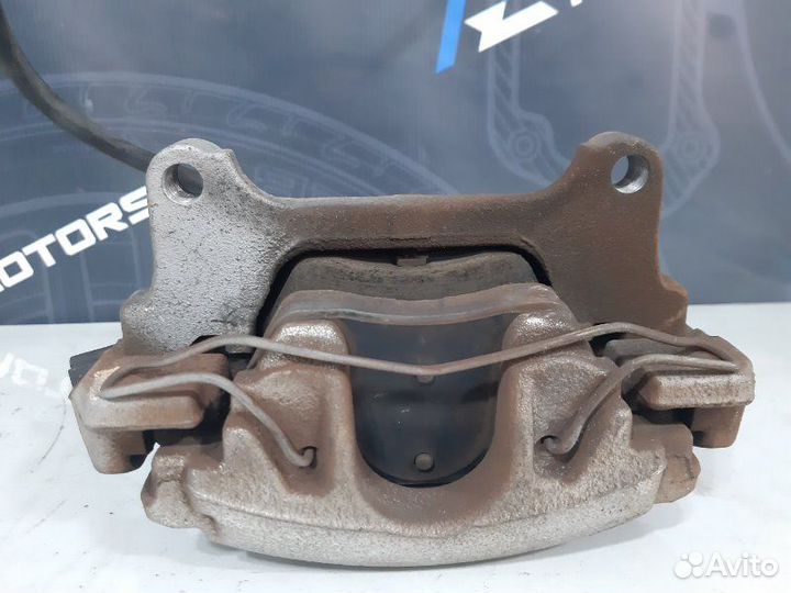 Суппорт передний левый Volkswagen Passat Variant