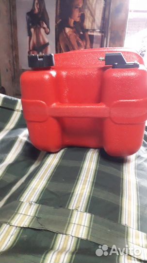 Переносной топливный бак к лодочному мотору