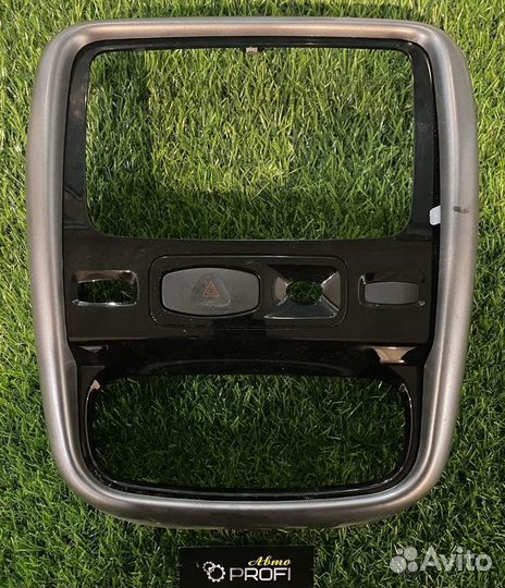 В наличии рамка магнитолы duster