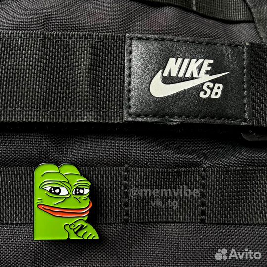 Значок (пин) Пепе металлический / Вариант №9