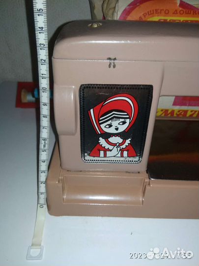 Детская швейная машинка малютка