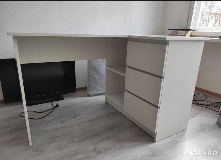 Письменный стол белый, угловой