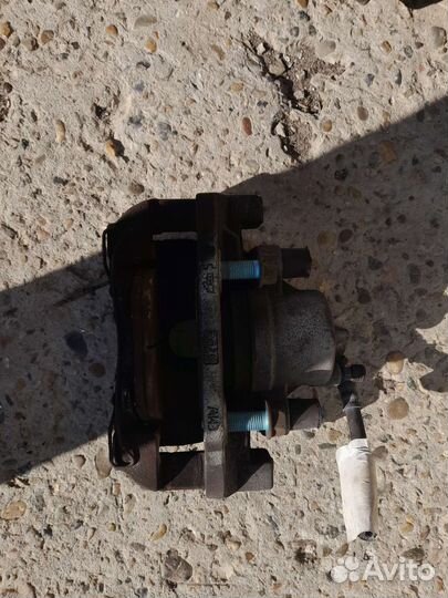 Суппорт передний правый Mazda 3