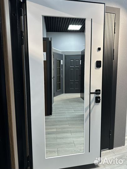 Дверь входная с зеркалом Гольф