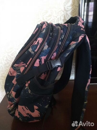 Вместительный рюкзак для девочки