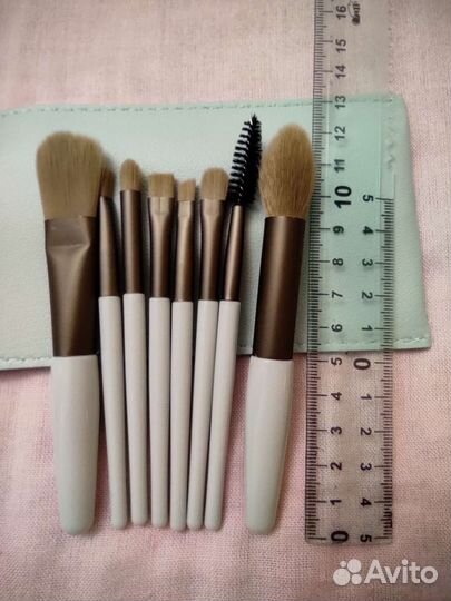 Набор кистей и пудра