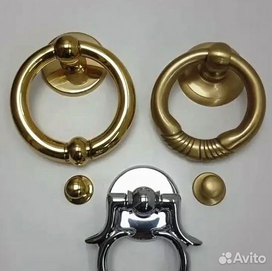 Широкая входная двустворчатая дверь