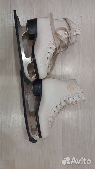 Коньки фигурные graf Montana Gold 32