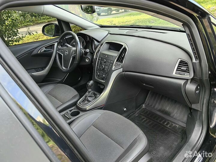 Opel Astra 1.6 МТ, 2011, 165 000 км