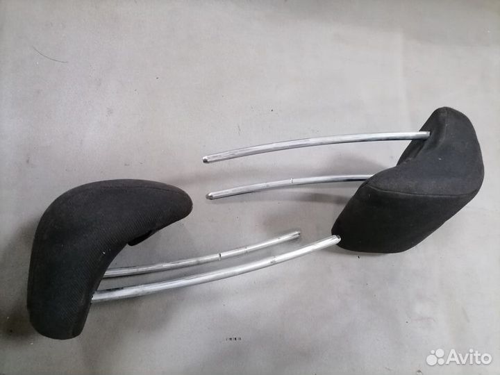 Подголовник сиденья задний