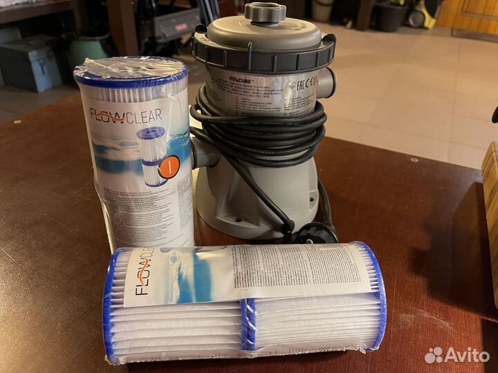 Фильтр-насос Bestway (58381) и четыре картриджа