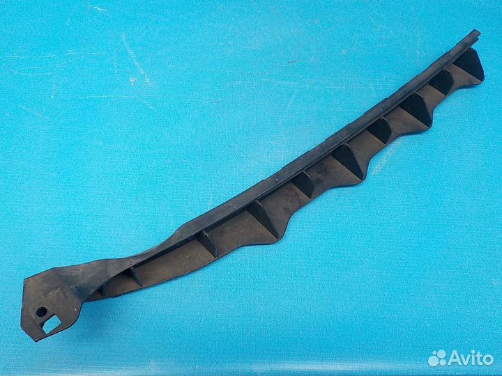 Кронштейн заднего бампера левый skoda Octavia A5