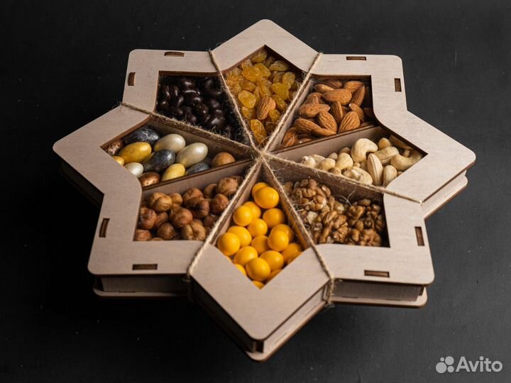 Подарочный набор из орехов и сухофруктов