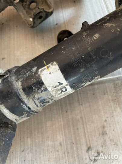 Стойка camry 70 передняя правая б/у