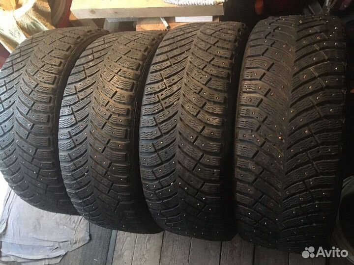 Nokian Tyres Hakkapeliitta 4 215/55 R17