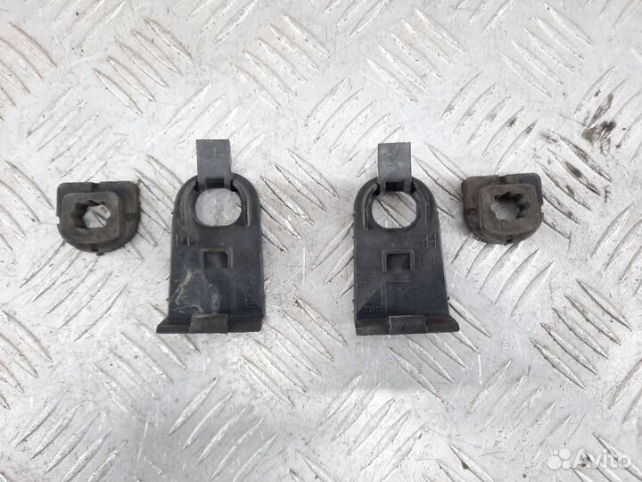 Крепление радиатора охлаждения верхнее Мазда Атенз